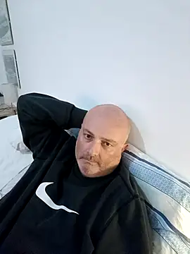 Snapshot of Alexis_Bull chatting on November 2025 04:16:02 PM Alexis Bull online show from November 2025 04:16:02 PM