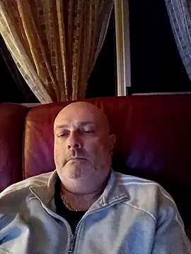 Snapshot of Alexis_Bull chatting on January 2026 11:39:02 PM Alexis Bull online show from January 2026 11:39:02 PM