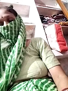 Snapshot of Soniy-Maax chatting on March 2026 04:18:01 PM Soniy-Maax online show from March 2026 04:18:01 PM