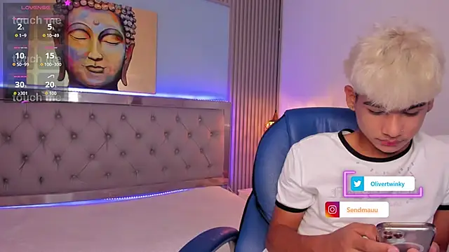 Snapshot of OliverTwinky chatting on September 2025 02:11:02 PM OliverTwinky online show from September 2025 02:11:02 PM