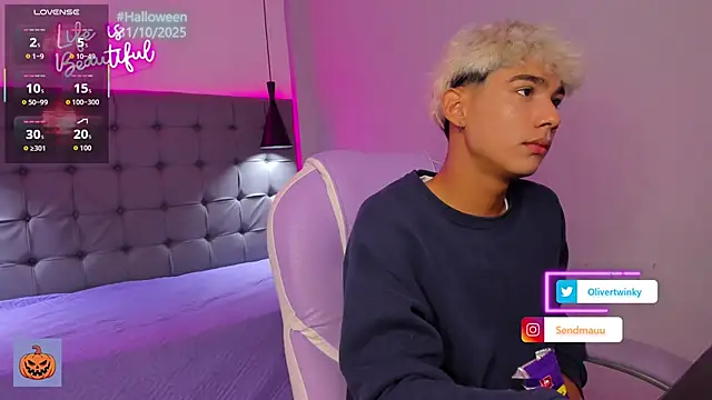 Snapshot of OliverTwinky chatting on October 2025 01:46:02 AM OliverTwinky online show from October 2025 01:46:02 AM