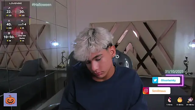 Snapshot of OliverTwinky chatting on October 2025 02:24:02 PM OliverTwinky online show from October 2025 02:24:02 PM