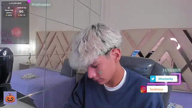 Snapshot of OliverTwinky chatting on October 2025 01:34:01 PM OliverTwinky online show from October 2025 01:34:01 PM