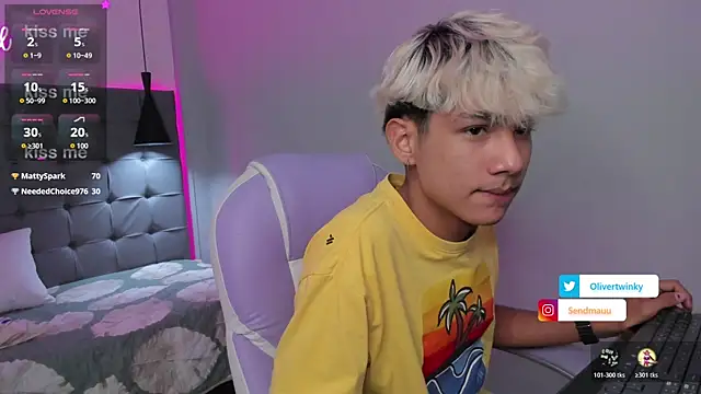 Snapshot of OliverTwinky chatting on November 2025 03:01:02 PM OliverTwinky online show from November 2025 03:01:02 PM