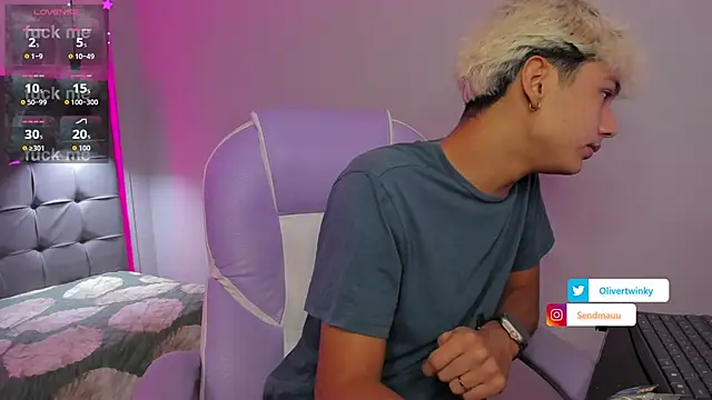 Snapshot of OliverTwinky chatting on November 2025 05:08:02 AM OliverTwinky online show from November 2025 05:08:02 AM