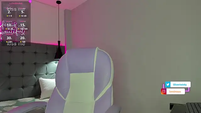 Snapshot of OliverTwinky chatting on November 2025 01:33:01 PM OliverTwinky online show from November 2025 01:33:01 PM