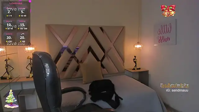 Snapshot of OliverTwinky chatting on November 2025 01:43:03 PM OliverTwinky online show from November 2025 01:43:03 PM