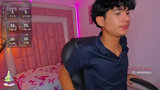 Snapshot of OliverTwinky chatting on November 2025 07:08:02 AM OliverTwinky online show from November 2025 07:08:02 AM