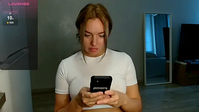 Snapshot of Eva___forever chatting on October 2025 01:25:02 AM Eva   forever online show from October 2025 01:25:02 AM