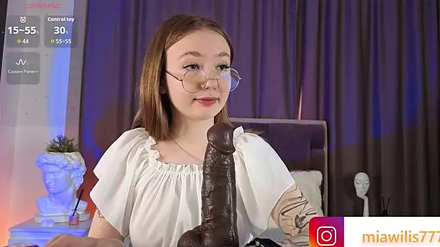 Snapshot of MiaWillis_ chatting on September 2025 09:58:01 AM MiaWillis  online show from September 2025 09:58:01 AM