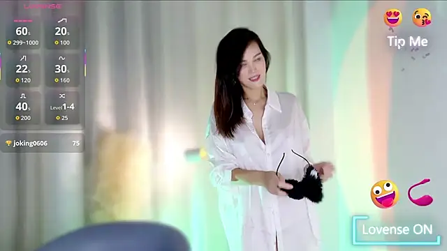 Snapshot of LunaBelle1984 chatting on September 2025 03:55:02 PM LunaBelle1984 online show from September 2025 03:55:02 PM