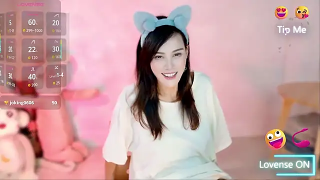 Snapshot of LunaBelle1984 chatting on September 2025 04:08:01 PM LunaBelle1984 online show from September 2025 04:08:01 PM