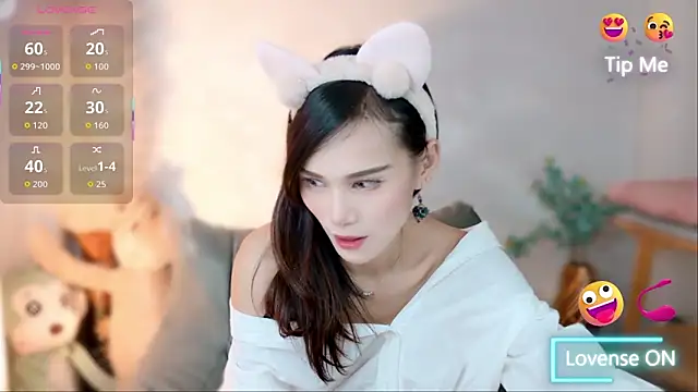 Snapshot of LunaBelle1984 chatting on September 2025 03:02:01 PM LunaBelle1984 online show from September 2025 03:02:01 PM