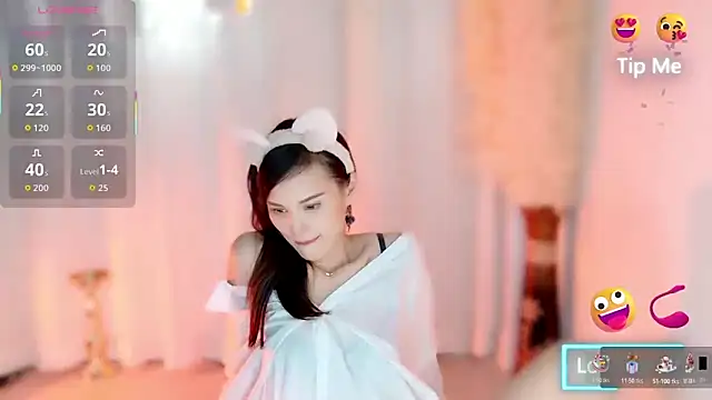 Snapshot of LunaBelle1984 chatting on September 2025 03:36:01 PM LunaBelle1984 online show from September 2025 03:36:01 PM