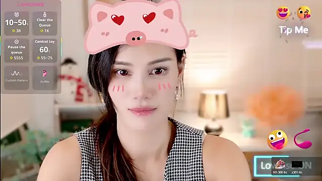 Snapshot of LunaBelle1984 chatting on November 2025 03:33:02 PM LunaBelle1984 online show from November 2025 03:33:02 PM