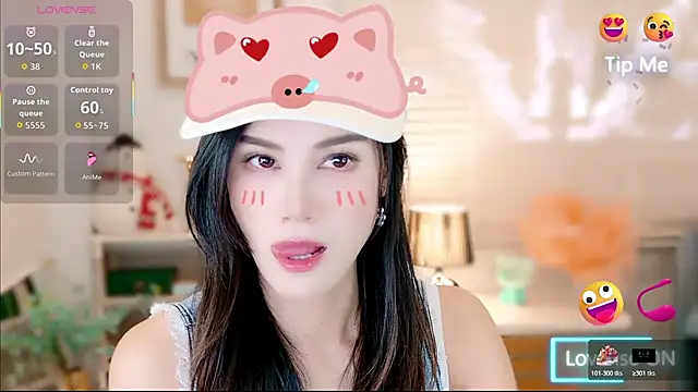 Snapshot of LunaBelle1984 chatting on November 2025 03:12:02 PM LunaBelle1984 online show from November 2025 03:12:02 PM