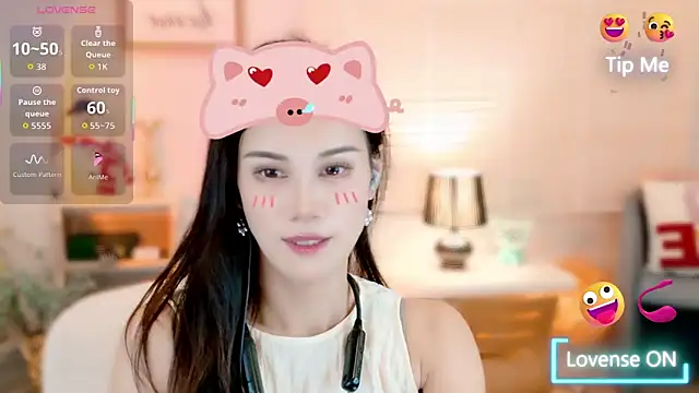 Snapshot of LunaBelle1984 chatting on December 2025 04:13:01 PM LunaBelle1984 online show from December 2025 04:13:01 PM