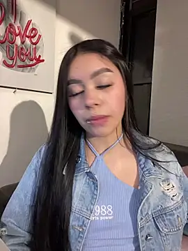 Snapshot of Cristina_pinkk chatting on October 2025 02:22:02 AM Cristina pinkk online show from October 2025 02:22:02 AM