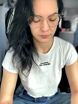 MeekyRich online show from October 2025 06:23:02 AM