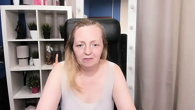 Karen Villis online show from July 2026 12:22:02 PM