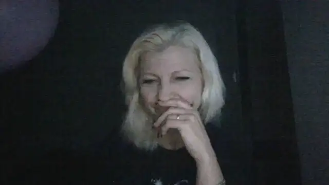 Snapshot of AidaRay chatting on November 2025 06:52:02 PM AidaRay online show from November 2025 06:52:02 PM