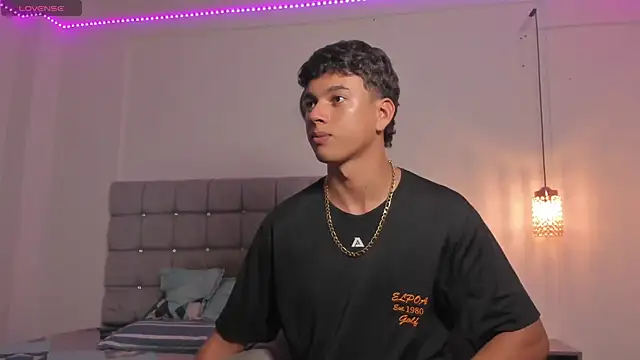 Santy Stump online show from November 2025 09:28:01 PM