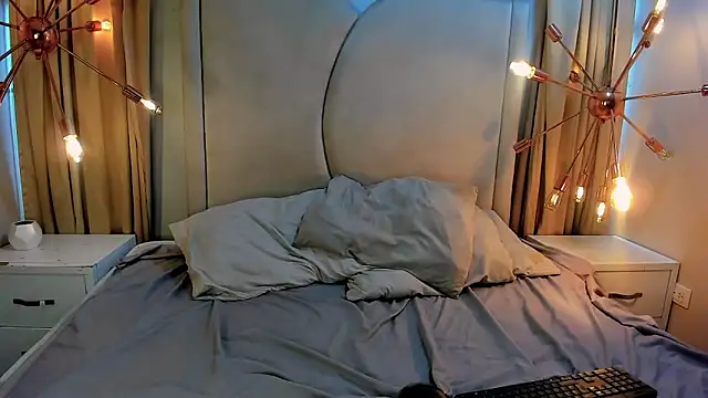 Anittatoro  online show from October 2025 06:50:02 PM