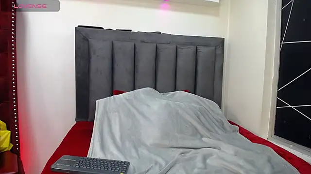 Snapshot of EmmaJhomson chatting on November 2025 08:07:02 PM EmmaJhomson online show from November 2025 08:07:02 PM