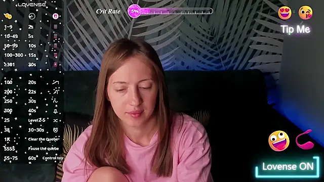 Snapshot of ChristyCrayme chatting on June 2026 10:15:01 PM ChristyCrayme online show from June 2026 10:15:01 PM