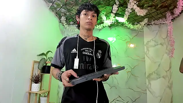 Bastian boyshot77 online show from April 2026 07:09:02 PM