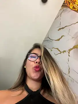 Snapshot of sara_calderon chatting on September 2025 01:21:01 PM sara calderon online show from September 2025 01:21:01 PM