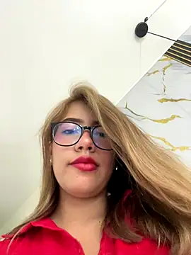 Snapshot of sara_calderon chatting on September 2025 01:24:02 PM sara calderon online show from September 2025 01:24:02 PM