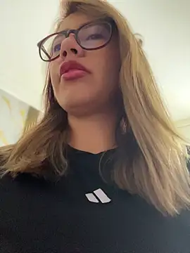Snapshot of sara_calderon chatting on October 2025 01:20:01 PM sara calderon online show from October 2025 01:20:01 PM