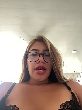 Snapshot of sara_calderon chatting on October 2025 01:20:02 PM sara calderon online show from October 2025 01:20:02 PM
