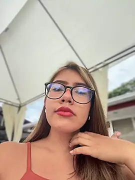 Snapshot of sara_calderon chatting on October 2025 01:23:01 PM sara calderon online show from October 2025 01:23:01 PM