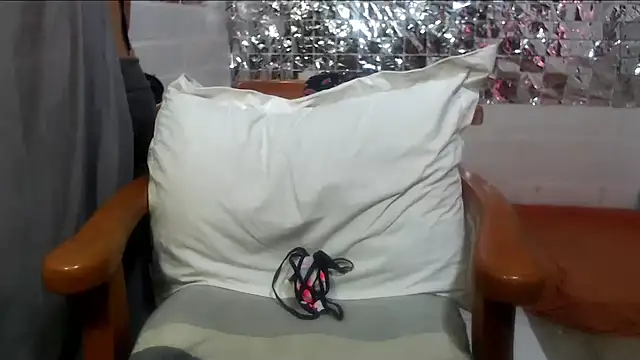 rose-crystal online show from November 2025 09:28:01 PM