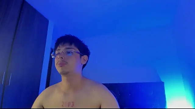 Maximo Miller online show from October 2025 05:25:01 AM