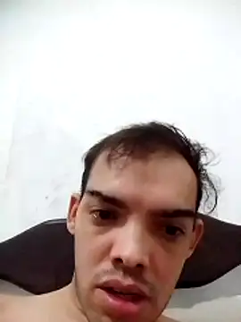 GuilhermeYuree online show from May 2026 09:03:01 AM