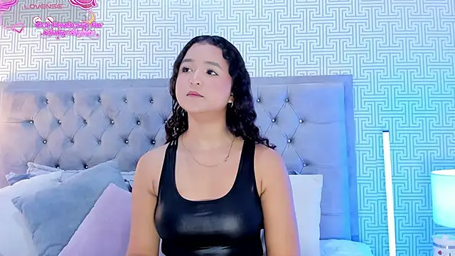 Evaa Lunna  online show from November 2025 07:06:01 PM