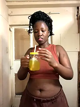 Snapshot of MissREAHx chatting on October 2025 09:30:01 AM MissREAHx online show from October 2025 09:30:01 AM