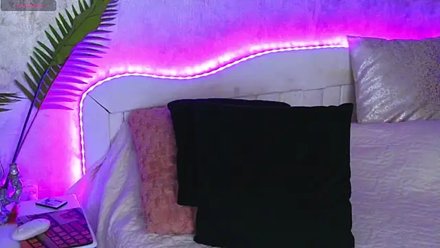 Aelorya online show from November 2025 06:22:02 PM