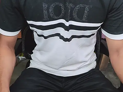 ChiseledCharm online show from October 2025 02:59:01 PM