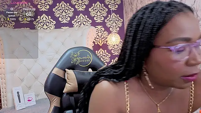 Snapshot of Tyra_Fox chatting on September 2025 03:22:01 AM Tyra Fox online show from September 2025 03:22:01 AM
