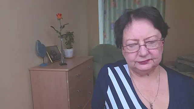 Margo Moll online show from December 2025 08:43:01 AM