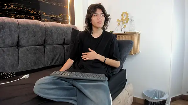 Diamond twink online show from March 2026 01:38:01 PM