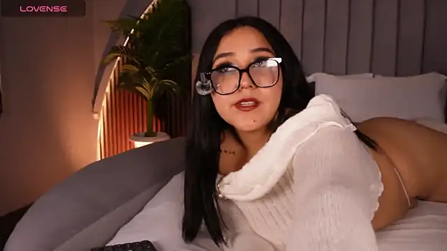 KatlynRous online show from December 2025 05:21:01 PM