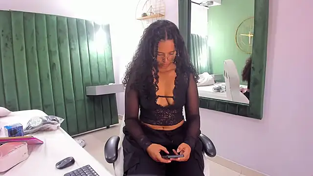 Snapshot of Sweet_Lucyy chatting on September 2025 05:12:01 AM Sweet Lucyy online show from September 2025 05:12:01 AM
