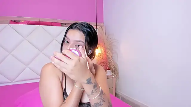 Lucianaa Collins online show from October 2025 11:55:01 AM