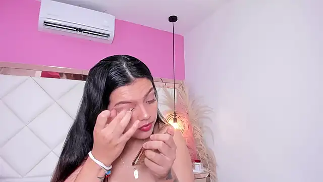 Lucianaa Collins online show from November 2025 12:50:02 PM