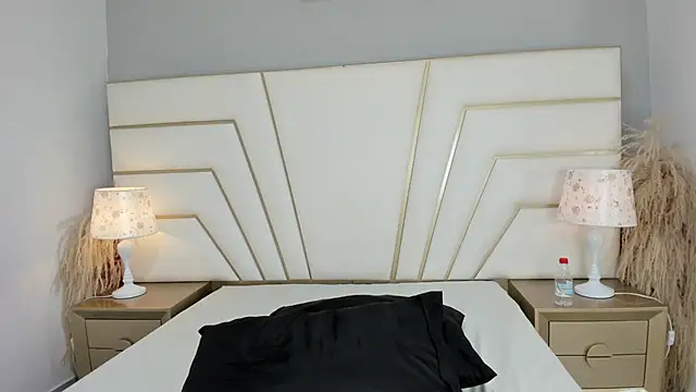 Lucianaa Collins online show from December 2025 12:36:02 PM